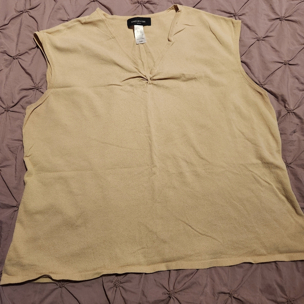 Plus Size Sleeveless Tee